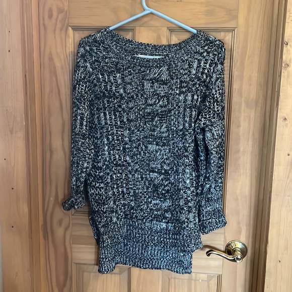 JJ Basics M knit sweater - Picture 1 of 4